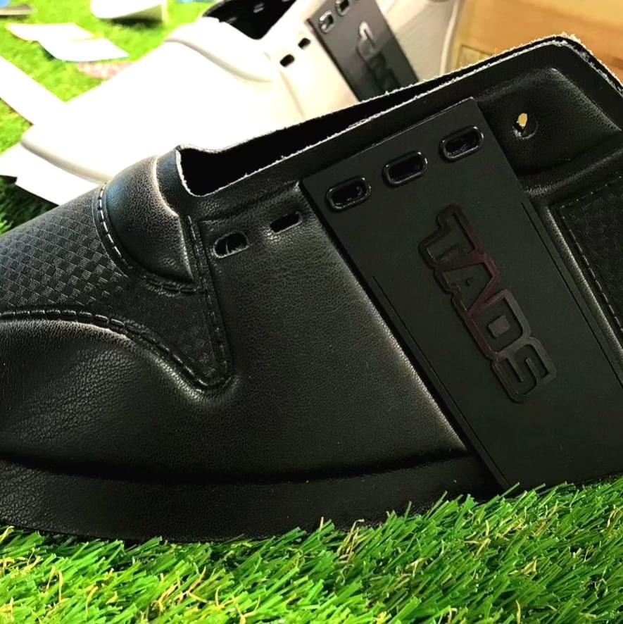 Con la fabricación de componentes para calzado grabados en alta frecuencia, te ofrecemos un producto único y personalizado