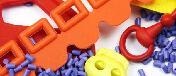 Diferencias clave entre las distintas técnicas de fabricación de adornos para calzado